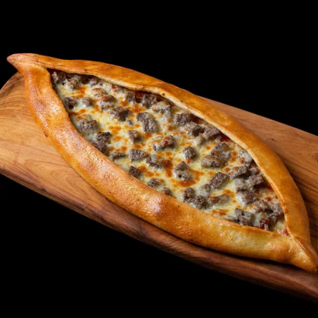Kuşbaşılı Kaşarlı Pide